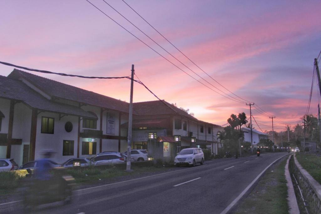 ホテル 77サンセット プラザ Cisolok エクステリア 写真